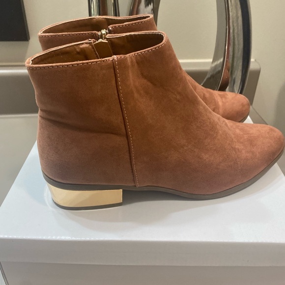 WINTER SALE ‼️ boots/booties 2 for $50 | Gold Block Heel Chelsea Boots - Picture 3 of 5